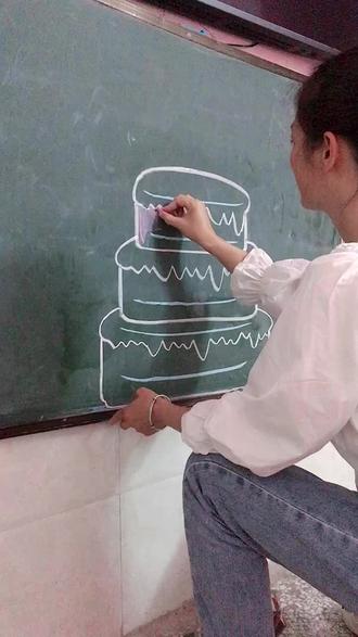 #粉笔画 ,小朋友过生日,我得好好地画个蛋糕先😊