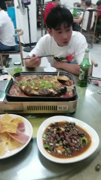 说被抖音骗过来的吃都吃不完,有两种鱼选择湄公鱼和草鱼