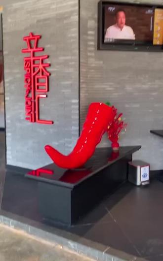 餐饮连锁品牌 #辛香汇 6台机器人助阵新店开业!上