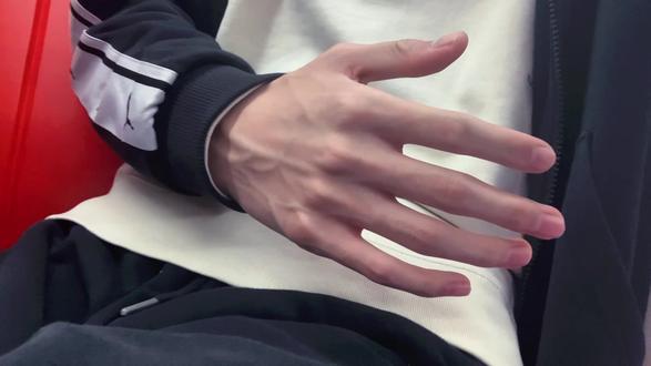 大胆点,七夕之前拿下我,手给你牵卫衣给你穿#体育生#射手座