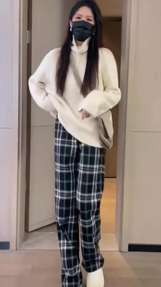 鲨鱼裤和瑜伽裤哪个保暖 58f62f37a0e74dc6b8fe085a47ae89a1_1671283388~tplv-dy-resize-origshort-autoq-75:330.jpeg?x-expires=1987383600&x-signature=yEsBoJOrprT%2B9qrl1cJzvHS6WzU%3D&from=3213915784&s=PackSourceEnum_AWEME_DETAIL&se=false&sc=cover&biz_tag=pcweb_cover&l=021672024585130fdbddc01000a02024f41b6166000001dcf64cb