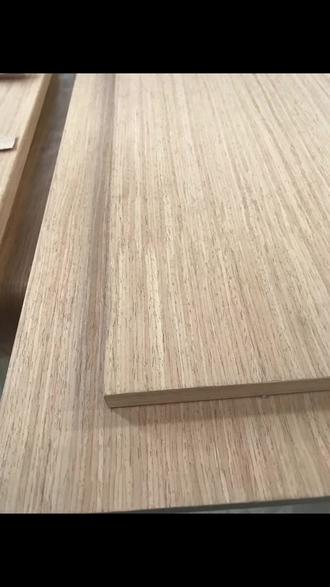 铝单板铝方通贴实木木皮的特写,贴实木皮看上去质感和手感真的很高端