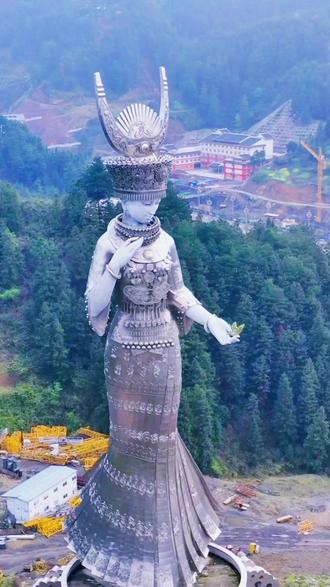 全世界最大的苗族女神像仰阿莎高88愿全天下的有情人终成眷属