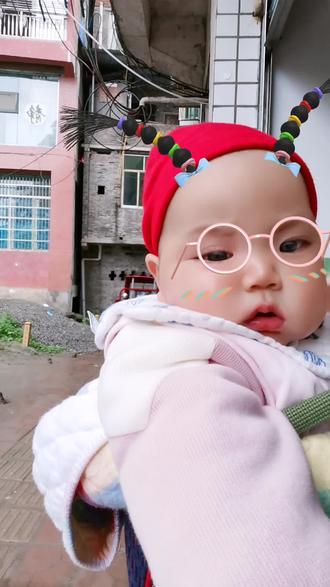 晒不起车,晒不起房,晒不起存款,只能晒晒娃,生活很苦有你很甜 - 抖音