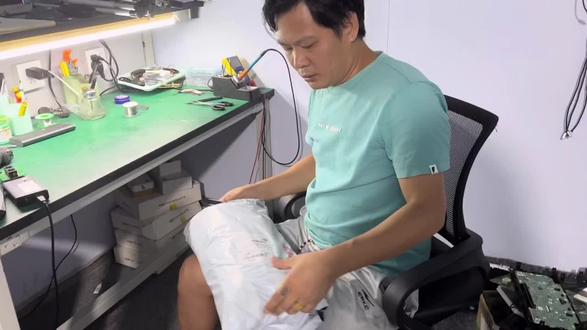 大众朗逸红屏维修,老铁们发来留个联系呀