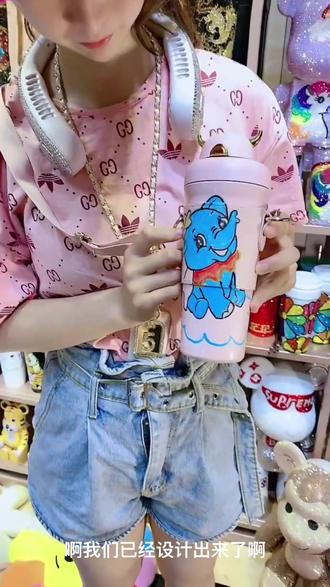 小恶魔👿的杯子设计原稿出来了 ,非常适合出门的小伙伴和孩子夏令营 上学去带 ,非常方便 ,明天直播间见成品吧#保温杯@抖音小助手