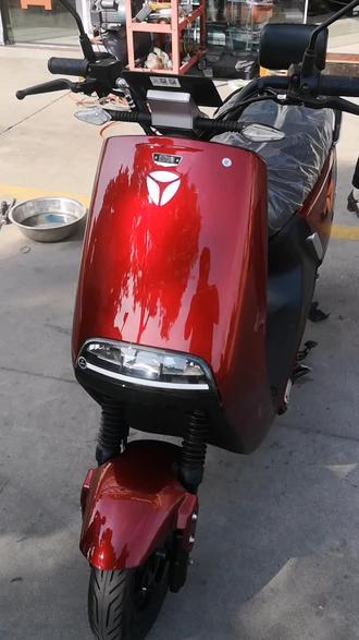 新客户喜提雅迪冠能g5,配72伏23a石墨烯电池. - 抖音