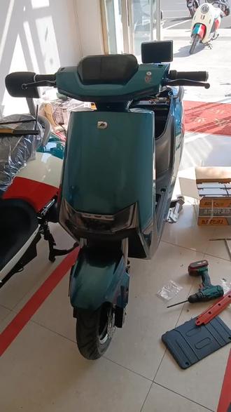 再走一辆小刀高端米其林电瓶车,感谢邻居的信任与支持,配7223石墨烯电池,续航100公里左右没问题,祝您用车愉快!