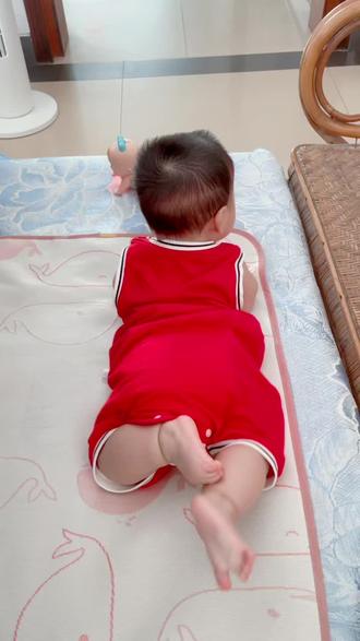 这搓腿方式越看越像苍蝇搓腿