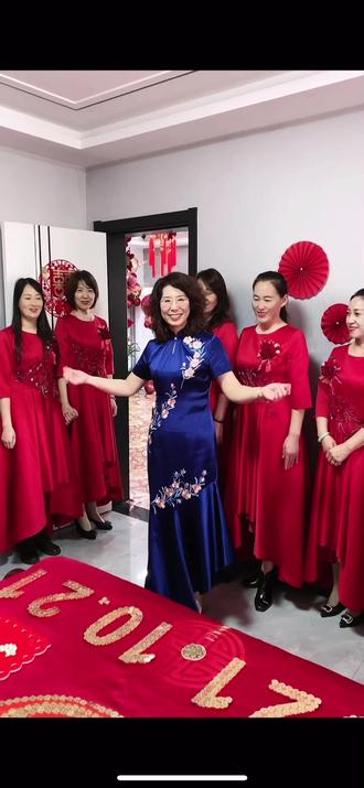 儿子结婚喜婆婆不可缺少的一个环节,喜欢的点赞收藏以作备用哦#家有喜事 @胖子鞋业-小号 @抖音小助手
