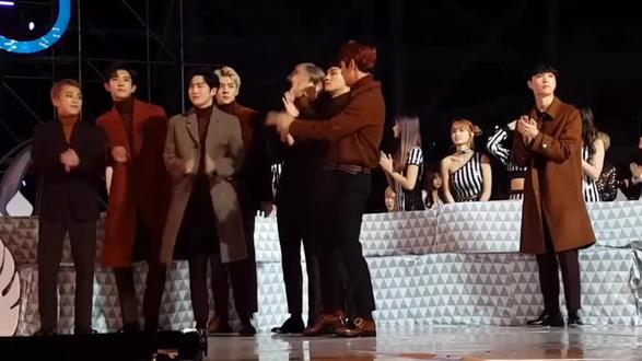 #redvelvet #exo#suho@抖音小助手 😂😂😂