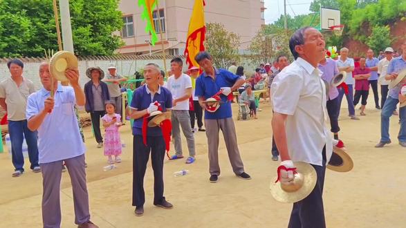 郭战解拍于洛宁县东宋镇下河堤村!