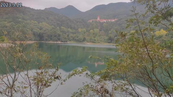从南门上山经过莲花湖度假村,给我们吃了个开胃菜,庐山不虚此行 #自驾游风景