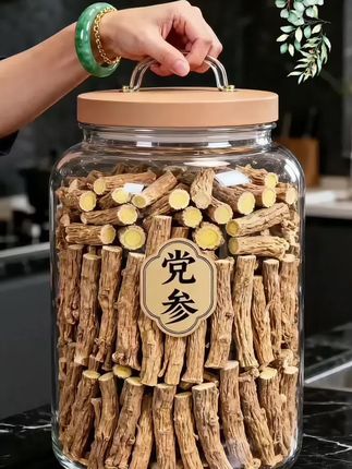 正宗岷县党参~源自甘肃岷县核心区,道地正品保障。干货切片肥厚饱满,纹理清晰断面黄白,气香味甜无硫磺。煲汤、炖汤、泡水皆可,搭配枸杞、黄芪更滋补。天然干货锁营养,日常养生调理常常备。源头真直供批发价,品质看得见,放心囤货选好参。#党参 #煲汤爱好者#优质农产品 #上热门@DOU+上热门 @抖加🔥上热门🔥dou+🔥热点宝