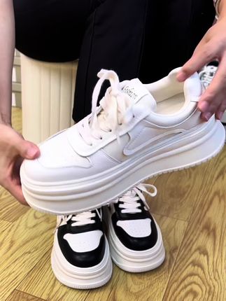 #创作灵感 #厚底小白鞋 #软底软面穿上超舒服 #秋季新款 #显高显瘦显腿长