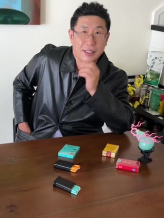 哎呀卧趣~这装备也太酷了吧#烟盒打火机 #男人的玩具