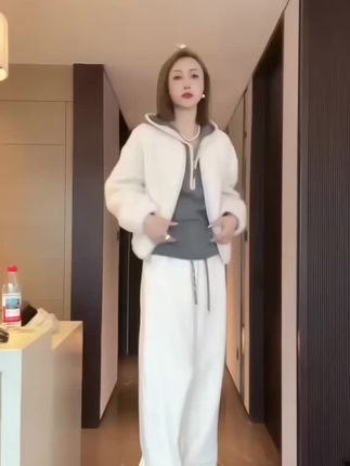 #显高显瘦显腿长 #穿搭 #休闲减龄穿搭 #简约穿搭 #洋气上档次熙薇【漫步云端】2025秋季新款桑-蚕-丝羊毛保暖休闲弯刀裤H5708