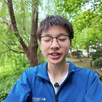 我们一直在被逼着往前走,却没人教我们喘口气 大家之所以对这件事抱有这么高的热情,一方面是他们的举动确实另类出格,吸引目光;而更深层的原因,是很多人都在里面,看到了自己对当下生活现状藏在心底的不满与压抑。
上了大学之后,我们总能遇见各式各样很难评的人和事,习惯以旁观者的视角去看待别人的与众不同。可静下心来才发现,我们在打量别人的同时,殊不知自己,也早已成为别人眼里捉摸不透的 “神人”。
每个人都有情绪积压到临界点的时候,没有谁愿意当众失态,也没有人天生喜欢特立独行。长久身处高压内卷的环境里,一路被学业、前途、同辈压力推着往前走,所有人都要求我们沉稳上进,却很少有人顾及我们累不累,心里难不难受。
我不宣扬扰乱秩序的行为,也不赞同过激的处事方式,但同为深陷内卷洪流的同龄人,我们都背负着各自的压力与迷茫,都有撑不住的时刻。与其跟风议论嘲笑,不如多一份体谅与包容。
往后余生,愿我们都能卸下紧绷,放下内耗,好好善待自己,也温柔体谅身边每一个负重前行的人。
#杀哥 #当代大学生精神状态 #正能量 #高考 #社会百态