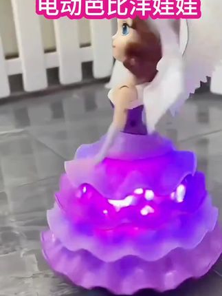 我给女儿买的这个爱莎公主玩具,她喜欢的不得了,这款白雪爱莎公主洋娃娃是跳舞旋转电动,家里有小公主的一定要买。 #新奇特创意 #儿童玩具 #看一遍笑一遍 #玩具推荐 #新奇好物
