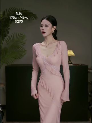 法式V领荷叶边蕾丝拼接连衣裙2025秋季新款气质修身包臀长裙#时尚搭配服装 #高级感穿搭 #气质仙女裙穿搭 #连衣裙分享 #潮流时尚穿搭
