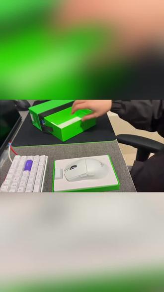 蝰蛇V3Pro三模无线蓝牙鼠标锻造纹理轻量化电竞游戏FPS专