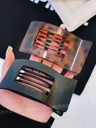 #创作灵感 #盘发固定发夹 #简单好看发型 #修饰脸型 #与众不同