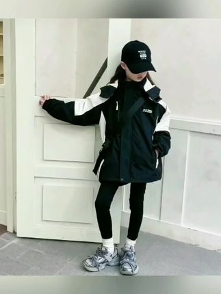 女童冲锋衣三合一春秋款2025新款中大童连帽外套户外风衣洋气潮款