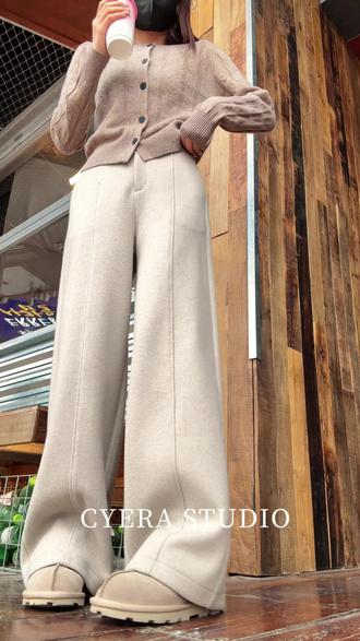新上新的宝藏裤子,垂坠感十足。#阔腿裤 #冬款裤子 #裤子穿搭 #百搭神裤
