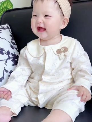 马上立秋了,天气渐渐变凉,给我家宝宝准备了超萌的纯棉连体衣,无骨缝制,非常适合小月龄的宝宝穿,卡通图案简直不要太可爱啊!面料非常柔软亲肤,麻麻们,闭眼充!#生女儿就是用来打扮的 #宝宝连体衣春秋 #婴儿衣服搭配 #童装厂家直供