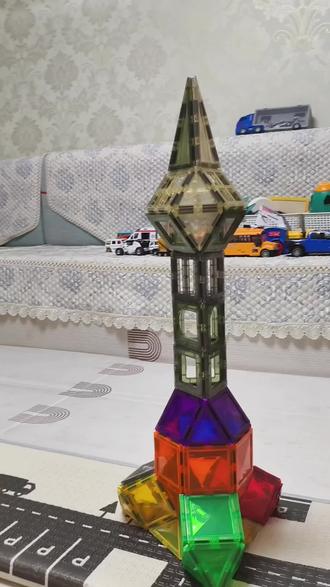 磁力片的100种玩法,今天是东方明珠。❤️
搭建心得:非常考验磁力片吸力,底盘稳固是基础,另外要有耐心,几乎就能成功啦#磁力片 #磁力片拼图大全教程 #磁力片搭建 #益智玩具