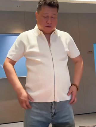 时尚百搭透气修身男士简约潮流翻领拉链商务休闲针织短袖针织衫#通勤穿搭如何摆脱土气感#早秋贵气感穿搭#秋季微胖穿搭测评#被秋日氛围感穿搭拿捏了#国庆穿搭这就开始预备了