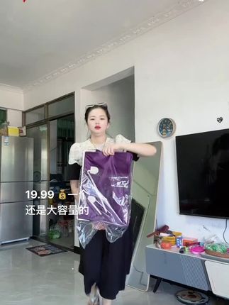 这个旅行包实在太方便了,容量特别大,结实耐用,颜值也在线,出去旅游旅行或者回老家,装衣服洗漱用品都特别方便,趁着价格划算,赶紧囤上两单吧#大容量旅行包#旅行必备#暑假嗨玩计划