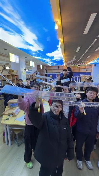 牵引软弹射模型滑翔机制作 #科技特长生 #航模 #航空航天 #冯小如青少年航空飞行俱乐部