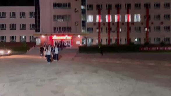 高三的最后一节晚自习,我和你们在一起。#可爱的学生们