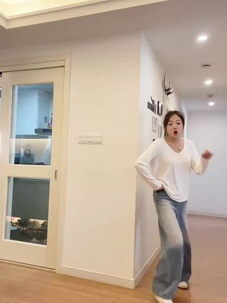 0035 2025年秋季新款长袖U领宽松显瘦基础款T恤上衣3700#穿搭#穿搭技巧 #穿搭分享 #穿搭日记 #日常分享