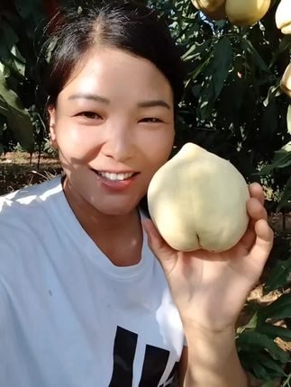巨无霸,大白桃熟了,一口甜蜜,一口幸福#口感特别好 #优质农产品 #三农