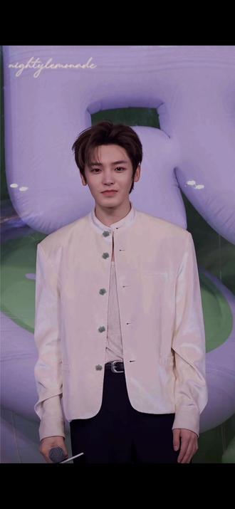 20251220海底捞直播cut 侯明昊你是饭撒的神
转盘游戏环节真的好好笑哈哈哈,猕猴桃好辣是什么虎狼之词,说完自己都受不了了吧😂 真的要笑死了。#侯明昊 #侯明昊海底捞 #侯明昊直播 #侯明昊饭撒 #向全世界安利侯明昊