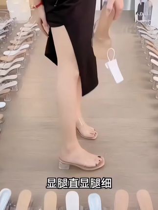 踩屎感透明高跟外穿凉鞋女夏季新款一字带水晶粗跟透明高跟鞋凉鞋#时尚美鞋 #夏季凉鞋 #新款女鞋 #美出新高度 #舒适