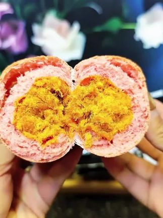 碧翠园四个口味的全麦肉松欧包终于来活动了! 太好吃了!#全麦欧包#欧包#早餐#新鲜出炉# 全麦面包