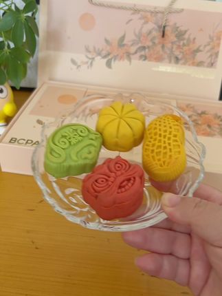#碧翠园月饼 七个流心一个广式,八种不同口味,礼盒装送长辈或者朋友也是倍有面!#月饼#月饼礼盒 #中秋节