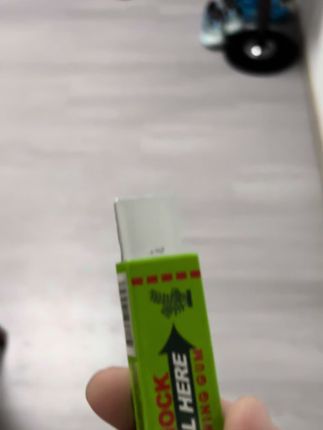 整蛊老婆,被电到了哈哈哈#整蛊 #整蛊口香糖 #玩个很新的东西