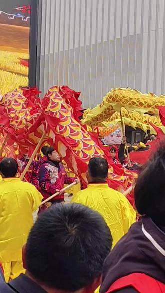 #红安小年,腊月二十四,锣鼓震天 ,龙灯起舞,人山人海,年味拉满,这才是家乡最地道的中国年!🎊🎊🎊