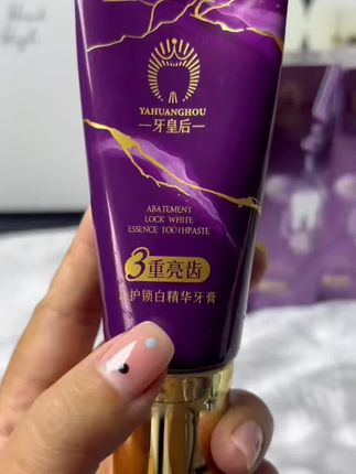 黄牙用异味,用牙黑继续用,用完了用空了。牙齿白白,嘴巴香香,笑容自信。他有点贵。但是张嘴牙齿不黄了,他有点贵,但是他口气不臭了,他有点贵,但是牙缝脏脏不见了,你说有黄牙,我添加了水和硅石,你说有异味。我添加了葡聚糖酶,你说牙齿有黑缝?我添加了木瓜蛋白酶,不停的刷刷刷刷刷,坚持刷,露齿大笑也不怕了,现在还有宠粉福利大放送。两位数到手三支正装,赶紧趁着活动买一套,不管你是三十、四十、五十还是六十的,不管你是轻度、中度还是重度的,都可以试下这个牙膏,它呀是真的好用。发布(带话题#牙皇后刷牙液 #牙皇后色修刷牙液)