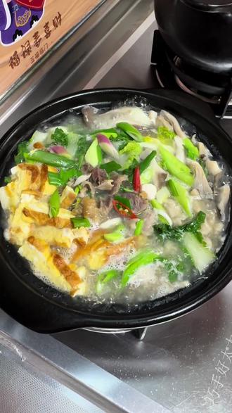 腊猪头烩汤,叫你一吃一个不吱声#家常菜 #分享家乡美食 #猪头肉 #抖音二创激励计划