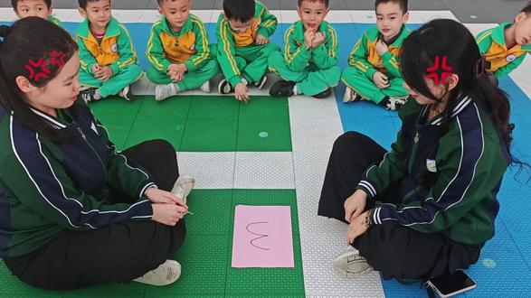 所以到底是什么呢?#富婆哦 #不讲不讲 #搞笑 #抽象 #幼儿园日常