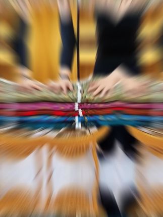 #上热门話題🔥🔥🔥我要上热门姐妹们快来看看这件女士保暖花马甲,它是民族风的样式,穿上特别好看,而且还是短款的,外穿很方便,里面是加绒加厚的,可以帮你锁住体温,抵御寒冷。非常适合冬天怕冷的人穿,它是一件很不错的单品,喜欢的话就赶紧下单吧,别犹豫了,错过可就没有了哦!