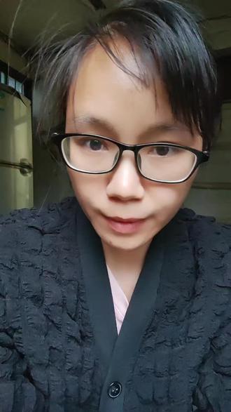 这回终于轮到我了吧。吃不完根本吃不完,和你们这些没有土豆捡的人说不出我们有土豆捡的快乐……#你能叫出它的名字吗 #味道好极了你们想吃吗 #晒出我收藏的古玩 #有想吃的吗