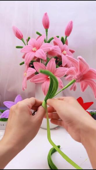 亲手扭出超仙百合花!送闺蜜妈妈太有心意啦 加密扭扭棒做的仿真百合,DIY手工超治愈~送闺蜜或妈妈当礼物,比买的花更有温度!#母亲节礼物 #扭扭棒 #母亲节 #礼物推荐 #终于轮到我给妈妈送礼物了