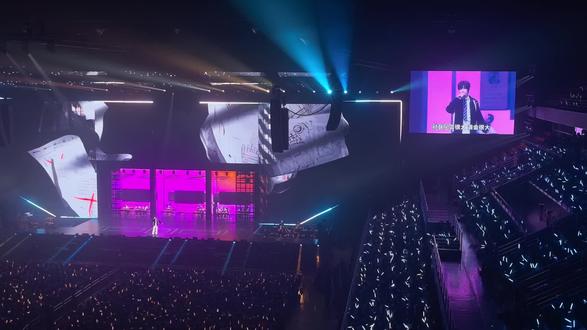 #时间折叠演唱会 #演唱会 #非主流时代 #徐良 改了歌词唱的好别扭,你们听这首歌的时候是多大年纪😂😂😂