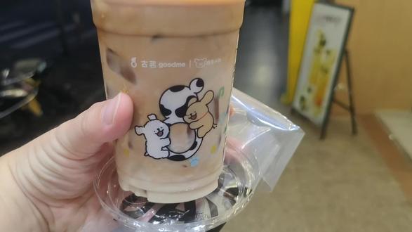 固液两种风味,整体偏清新,质量可以,古茗其实可以更极端#古茗 #线条小狗 #椰椰冰淇淋拿铁 #椰椰冰淇淋